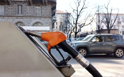  Benzina e diesel, si dimezza sconto sulle Accise: carburante più Caro 