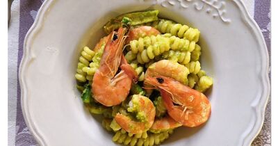  Pasta con asparagi, fiori di zucchine E mazzancolle 
