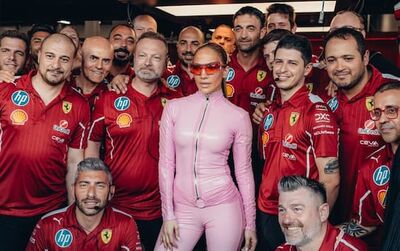  Jennifer Lopez, che look nel box Ferrari a Jeddah 