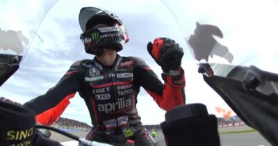  'Simply The Bez' chiude il 2025 della MotoGP: il VIDEO dell'ultimo giro 