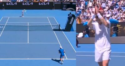  È il solito Moutet: serve da sotto sul match point. VIDEO 