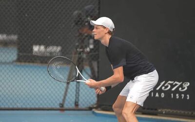  Sinner, martedì l'esordio: l'allenamento della vigilia 