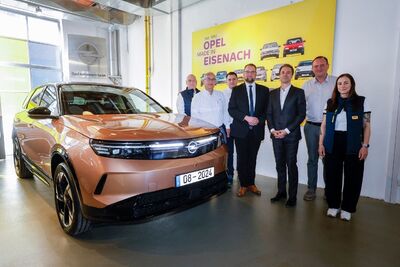  Opel consegna la nuova Grandland Electric al museo â Automobile welt eisenachâ 