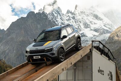  Jeep premiata  agli Automobile Awards 2025 per la Avenger 4xe The North Face Edition 