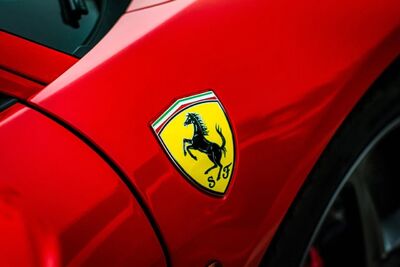  Ferrari Gt e Amerigo Vespucci: incontro a Palermo tra miti italiani 