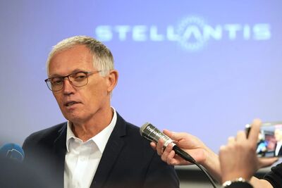  Carlos Tavares: gli azionisti di Stellantis decideranno oggi sulla buonuscita da 23 milioni 