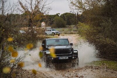  Jeep Wrangler: l'iconico fuoristrada è il vero erede dello spirito originale del brand 