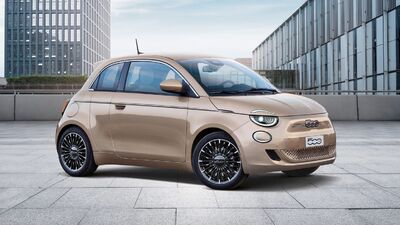  Fiat 500e: ancora leader in Europa, nonostante la frenata delle elettriche in Italia 