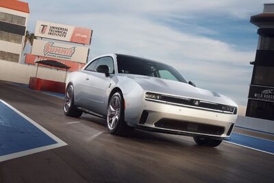  Dodge ha venduto più vecchie Challenger e Charger rispetto alle nuove Daytona EV nel 2025 