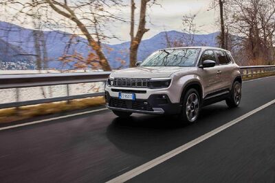  Jeep Avenger ancora al vertice: a febbraio 2026 è il SUV più venduto in Italia 
