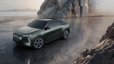  DS N°7: le prime foto ufficiali del nuovo C-SUV premium che nascerà a Melfi e punterà tutto su stile, comfort e autonomia 