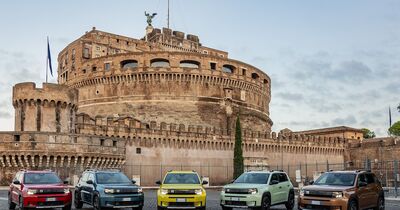  FIAT Guida la Rivoluzione Urbana a Rom-E 2025 con Grande Panda e Topolino: Mobilità  Sostenibile e Accessibile 