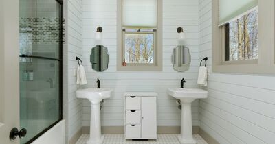  Piastrelle bianche in bagno? Idee e soluzioni per renderlo elegante e mai banale 