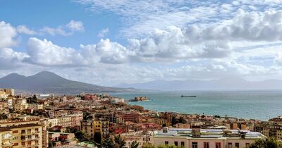  Aumenta la tassa di soggiorno a Napoli: ecco le nuove tariffe 2025 