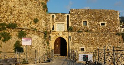  Cosa Vedere al Castello Murat di Pizzo Calabro? La sua storia è unica 