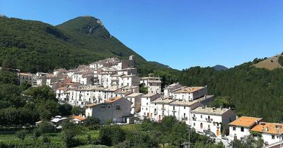  Meno di 300 abitanti e una natura spettacolare: perché visitare Civitella Alfedena 