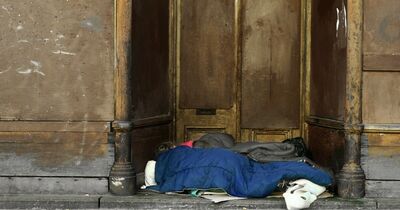  In Inghilterra cresce dell'8% il numero dei senzatetto: oltre 380mila persone non hanno un alloggio permanente 