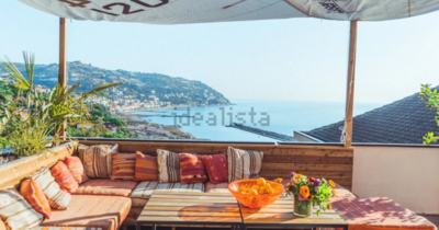  In vendita per 450.000 euro un elegante attico vista mare tra Bordighera e Ospedaletti 