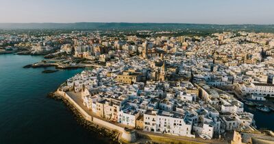  Perché Monopoli si chiama così? Tutte le ipotesi sul nome della città pugliese 