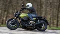  Prova Moto Guzzi V7 Sport 2025: design, Motore, ciclistica e prezzo della roadster dell’Aquila 