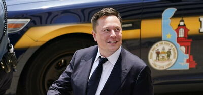  Elon Musk sospende Accordo con Twitter/ Terremoto a Wall Street, crollano le azioni 