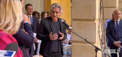  Ligabue 'Mascherina? Se mi contagio arrivo al gesto estremo'/ 'Ormai la metto sempre' 