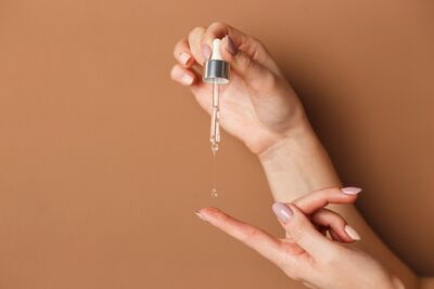  Siero Retinolo: a cosa serve? Come Usare il Siero al Retinolo? 