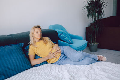  Fegato appesantito: i 6 campanelli d'allarme da non ignorare e cosa fare per aiutarlo a rigenerarsi 