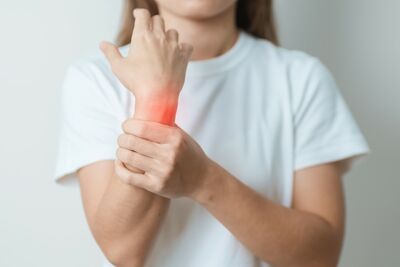  Reumatismi nel sangue: cosa sono? Sintomi e cura 