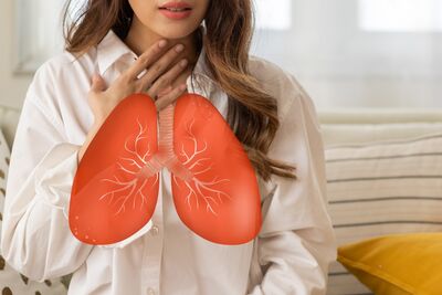  Gola infiammata e bruciore al petto: quando i due sintomi sono collegati 