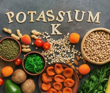  A cosa serve il potassio? Alimenti ricchi e sintomi di mancanza 