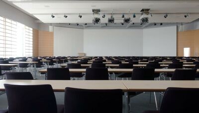  Muore a 15 anni mentre va a Scuola, investita da un bus 
