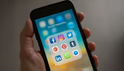  La mamma è su Onlyfans, lui viene bullizzato a scuola: il video-sfogo della creator 