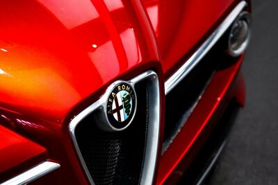  Torna un'Alfa Romeo che ha fatto la storia? Incrocio tra una Giulia ed una Golf, le forme fanno sognare (VIDEO) 