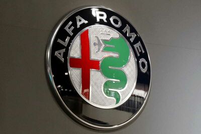  La vecchia Alfa Romeo 33 torna a fare la differenza: spettacolo assoluto 