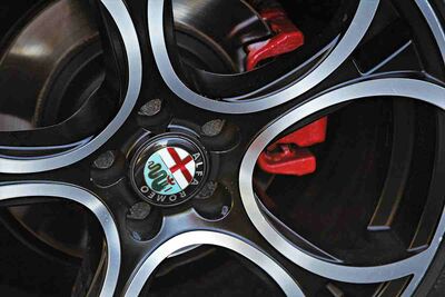  Alfa Romeo, l'erede 'spirituale' dimenticata della 33 Stradale: aveva un motore capace di farla volare 