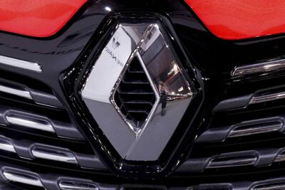  Quella volta che Renault fece un'americanata: di base è una Clio, ma dietro è tutta un'altra roba 