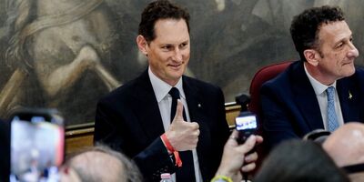  La sintonia tra John Elkann e Mario Draghi è vista con sospetto dalla destra 