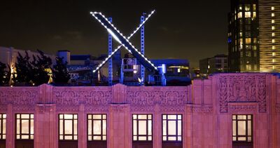  La Commissione Europea ha multato X di 120 milioni di euro per varie violazioni, fra cui il modo in cui gestisce la “spunta blu” 