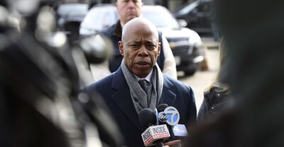  Il Partito Democratico vuole cacciare il suo Sindaco di New York 