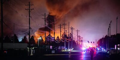  Un aereo cargo di UPS si è schiantato dopo il decollo in Kentucky, causando un grosso incendio 