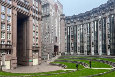  Fuori Parigi c'è un posto impressionante con una pessima fama tra i turisti 