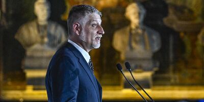  L'unico ministro disposto a togliersi più soldi di quelli richiesti 