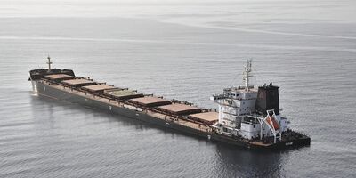  Gli Houthi hanno liberato alcuni marinai che avevano trattenuto a luglio dopo aver attaccato la nave cargo su cui viaggiavano 