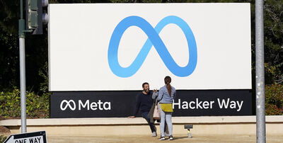  Meta ha detto di aver rimosso 550mila profili legati a minori di 16 anni in Australia, per via della legge che vieta loro i social 