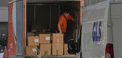  Da luglio del 2026 i pacchi fino a 150 euro importati nell'Unione Europea avranno una tassa di 3 euro 