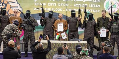  Hamas ha detto che rimanderà la Prossima Liberazione di Ostaggi Israeliani 