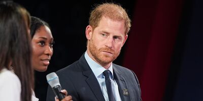  Il principe Harry ha raggiunto un accordo extragiudiziale con l'editore del Sun, che aveva accusato di averlo intercettato 