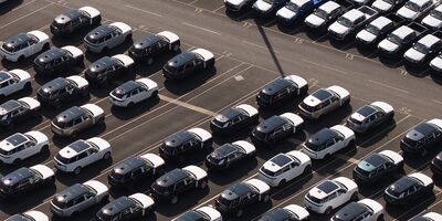  L'azienda automobilistica britannica Jaguar Land Rover sospenderà le esportazioni negli Stati Uniti a causa dei dazi 