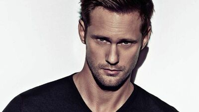  Alexander Skarsgard ricorda: 'Senza pantaloni agli MTV Awards? Volevo Imitare Zac Efron' 